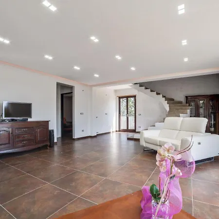 Belvilla By Oyo Modern In With Pool Villa